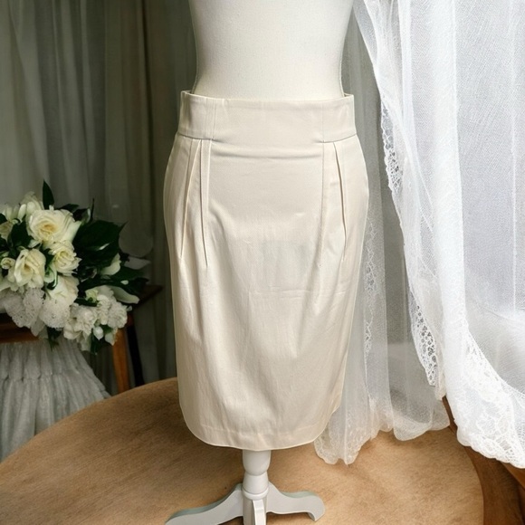NWT Stella McCartney Ivory Pleated Dart Accent Pencil Skirt Size 42 = U.S. Sz 6 - Picture 1 of 11